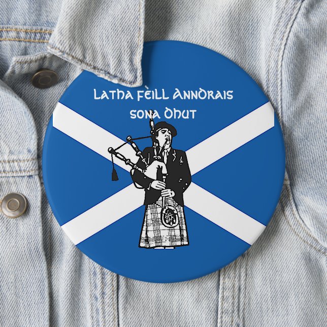 Happy St Andrews Day Flag Bagpiper Colossal Badge (In Situ)