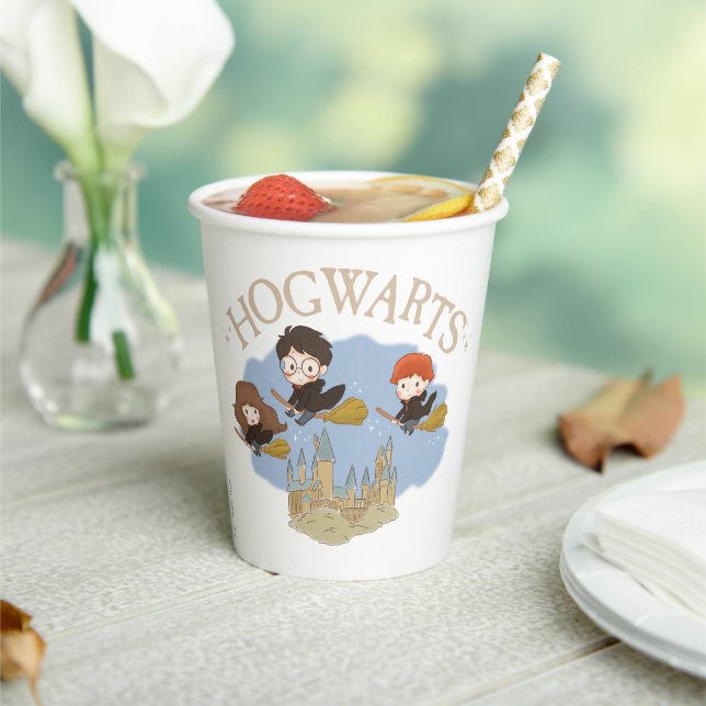 HARRY POTTER™, Hermione, & Ron Fly Over HOGWARTS™ Paper Cups (Insitu)