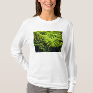 Hawaii, Big Island, Lush tropical greenery in 2 T-Shirt