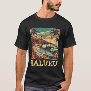 Hawaii Surfer Beach Haluku Vintage Vacation Retro  T-Shirt