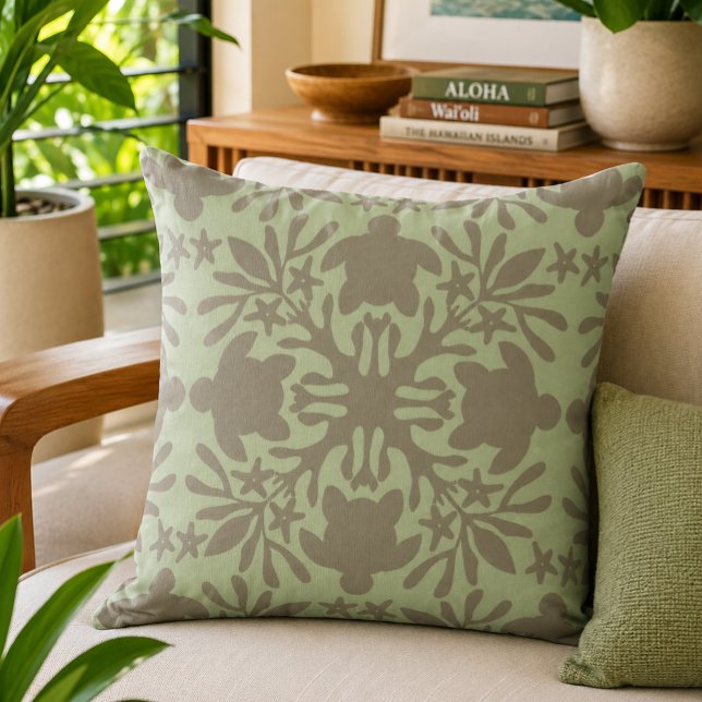 hawaiian quilt sea turtle honu throw pillow (Creator Uploaded)