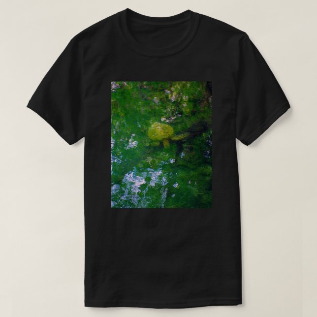 Hawaiian Turtle in Canal nature art beauty T-Shirt (Design Front)