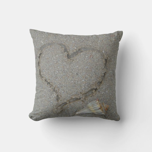 heart in the sand with shell cushion (Front)