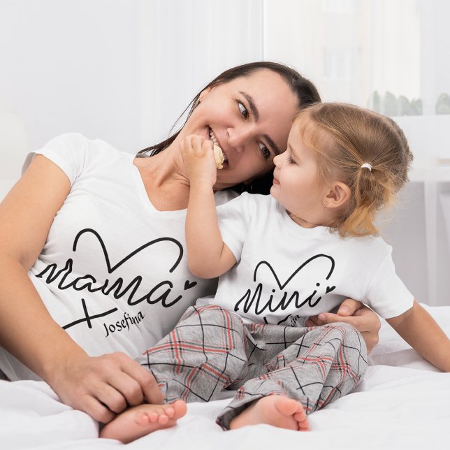 Heart Mama with custom name matching T-Shirt (Heart Mama with custom name matching T-Shirt)