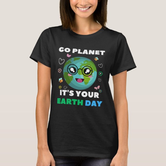 Heart Shaped Earth Day Everyday Bees World Environ T-Shirt (Front)