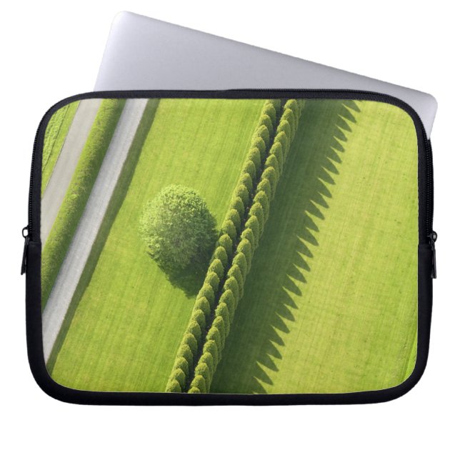 Hedge in The Hamptons Laptop Sleeve (Front)