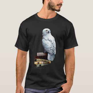 Hedwig on books T-Shirt