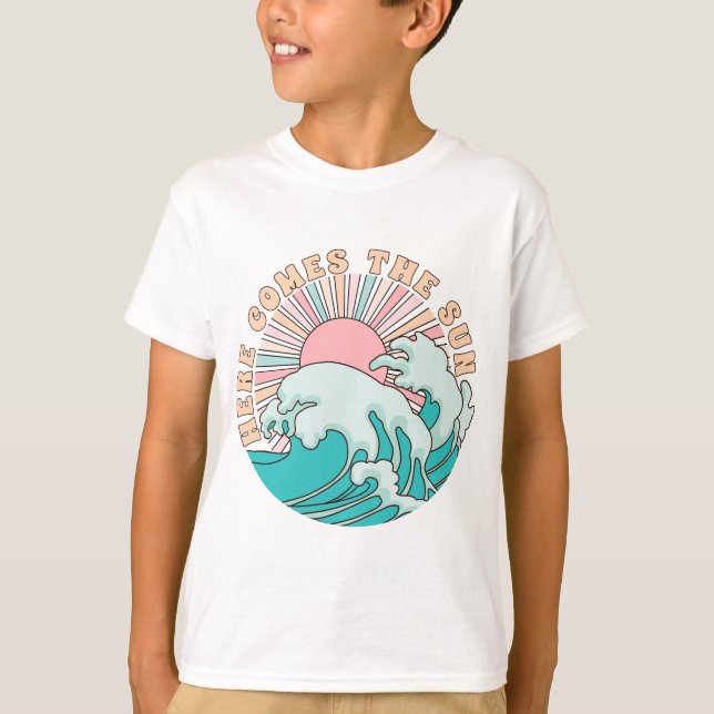 Here Comes the Sun Summer Beach Fun         T-Shirt (Front)