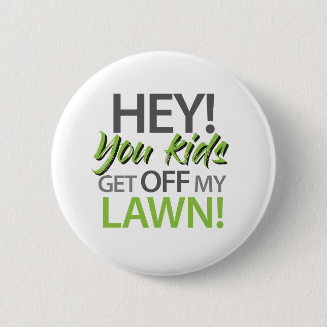 Hey you kids get off my lawn 6 cm round badge (Front)