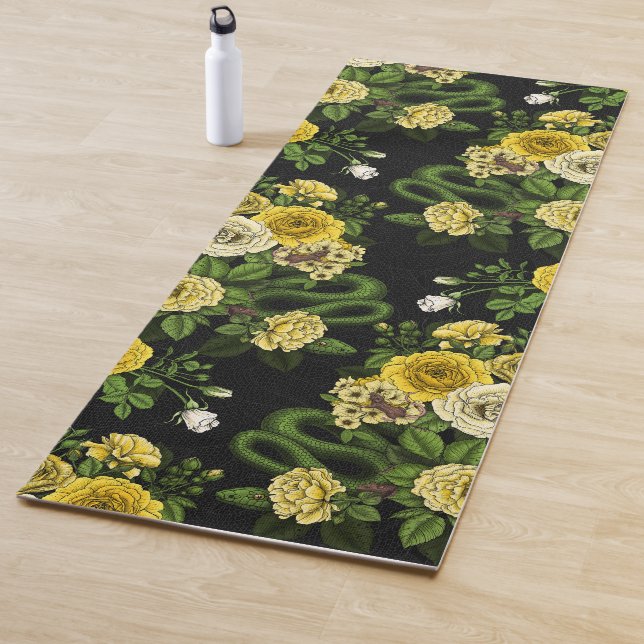 Hidden in the roses, yellow and green yoga mat (In Situ)