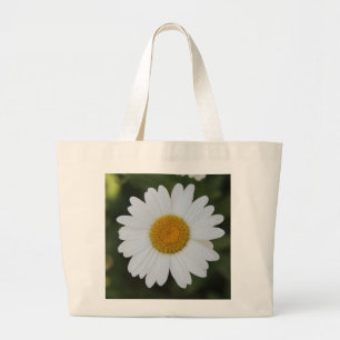 High definition photography of Daisy on Bag