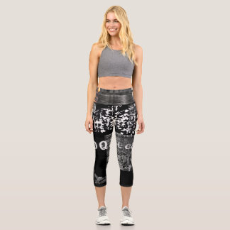 High Waisted Capris: Flattering Style. Capri Leggings