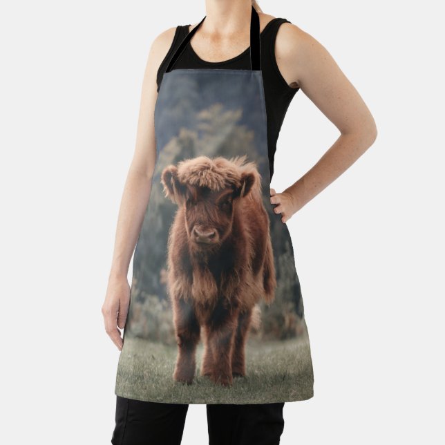 Highland cow calf autumn grass field apron (Insitu)