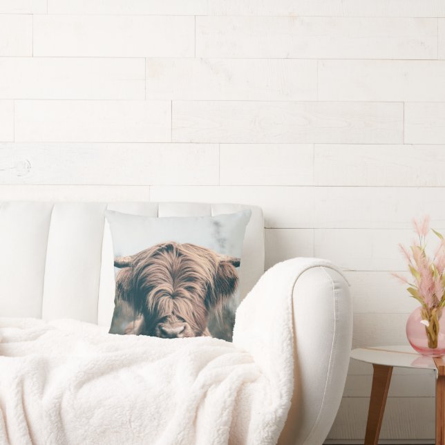 Highland cow portrait cushion (Couch)