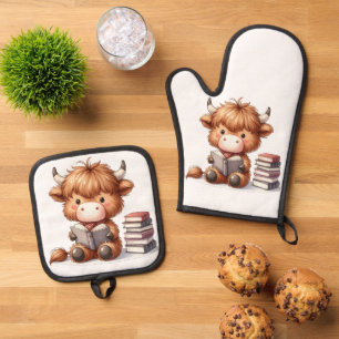 Highland Cow Reading Books Oven Mitt & Pot Holder Set