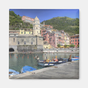 Hillside town of Vernazza, Cinque Terre, Liguria Magnet