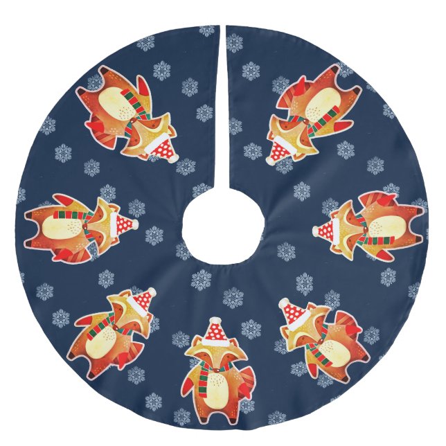 Holiday Racoon Brushed Polyester Tree Skirt (Front)