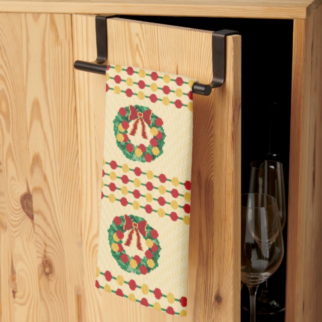 Holiday Wreath Knit Tea Towel (Thirds Fold)