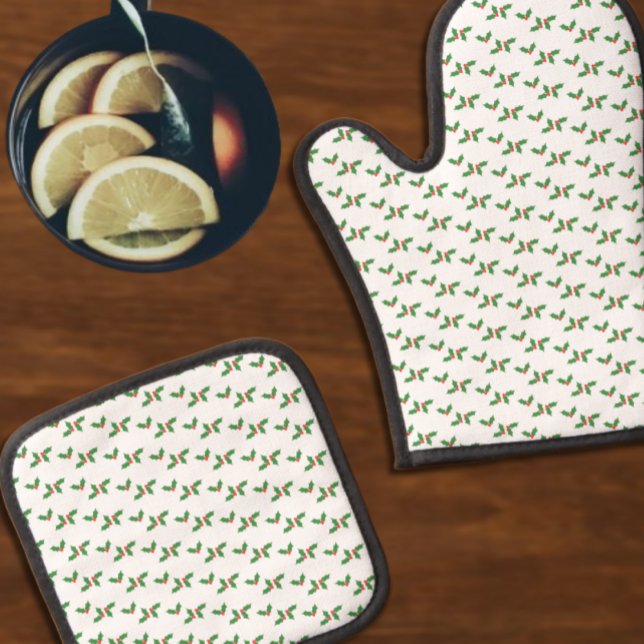 Holly Pattern Oven Mitt & Pot Holder Set (Creator Uploaded)