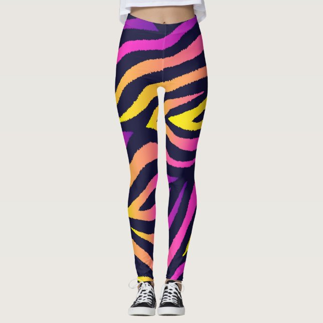 Holographic stripes, seamless futuristic pattern. leggings (Front)