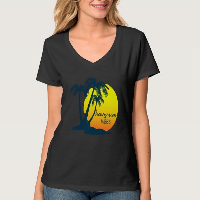 Honeymoon Vibes Beach Palm Tree After Wedding Vaca T-Shirt (Front)