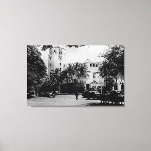Honolulu, Hawaii - View of City Hall Canvas Print