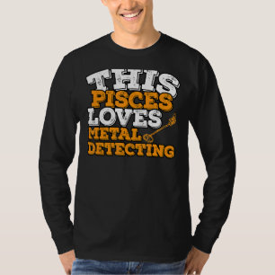 Horoscope Zodiac Sign Pisces Loves Metal Detecting T-Shirt