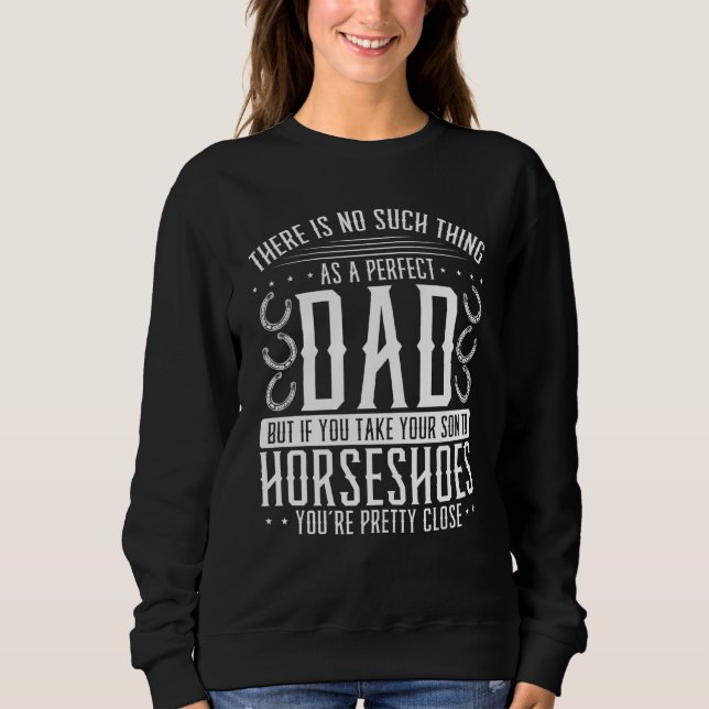 Horseshoe Pitching Dad Fathers Day Tournament Papa Sweatshirt (Front)