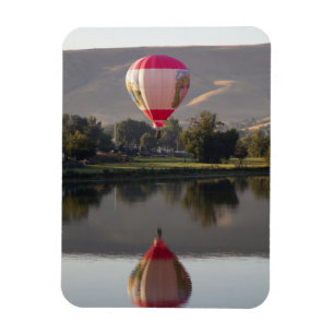 Hot air balloon over the Yakima River Magnet