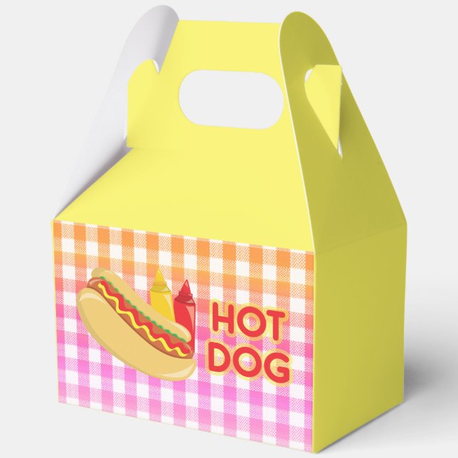 Hot Dog on Gingham Picnic Tablecloth w/ Condiments Favour Box (Front)