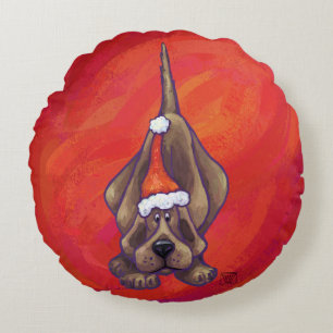 Hound Dog Christmas On Red Round Cushion
