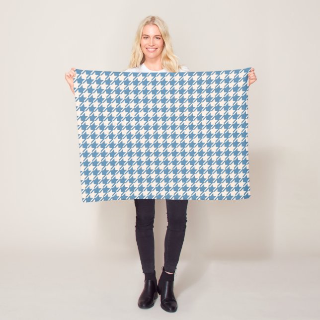 Houndstooth Blue+Cream Pattern Fleece Blanket (In Situ)