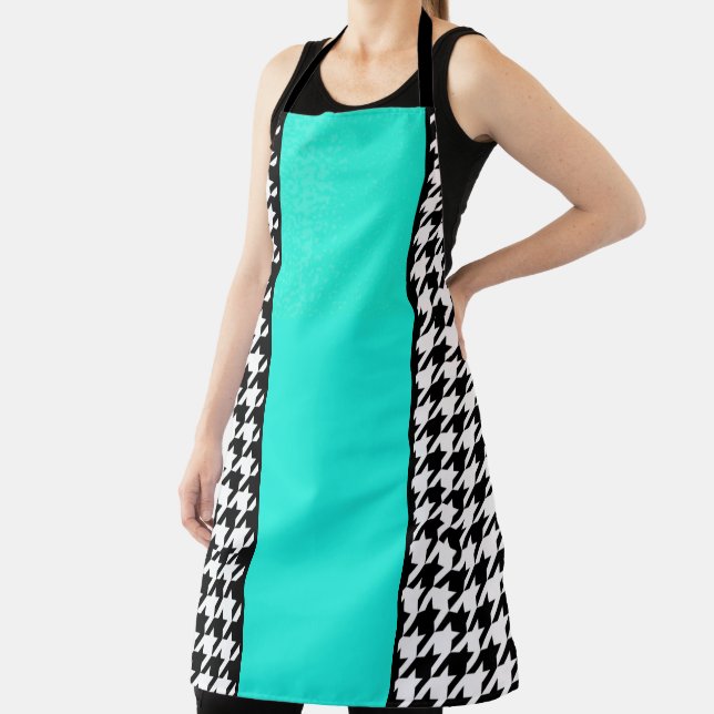 Houndstooth, teal, black, and white chequered apron (Insitu)