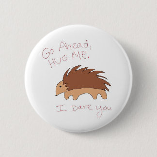 HUG ME 6 CM ROUND BADGE