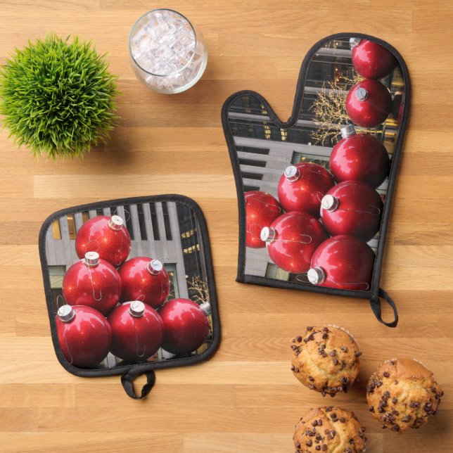 Huge Christmas Ball Ornaments in NYC Oven Mitt & Pot Holder Set (Top Down)