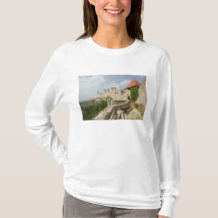 HUNGARY, Lake Balaton Region, SUMEG: Sumeg T-Shirt