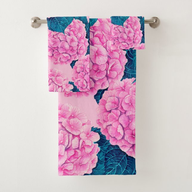 Hydrangea watercolor pattern, pink and blue bath towel set (Insitu)