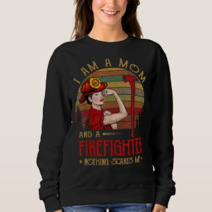 I Am A Mum And A Firefighter Nothing Scares Me Vin Sweatshirt
