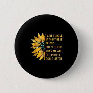 I Can't Argue With My Friend She's Older Than Me F 6 Cm Round Badge