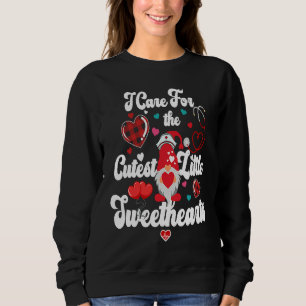 I Care For The Cutest Little Sweethearts Gnome Nur Sweatshirt