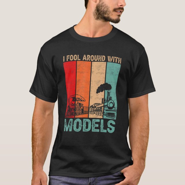 I Fool Around With Models  Retro Train  Trainspott T-Shirt (Front)