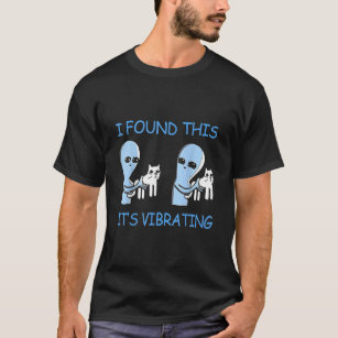 I Found This Its Vibrating Funny Aliens Cats  T-Shirt
