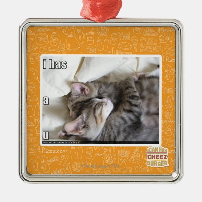 I has a u metal tree decoration (Front)