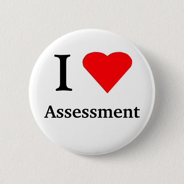I HEART ASSESSMENT 6 CM ROUND BADGE (Front)