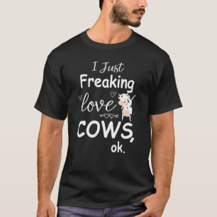 I Just Freaking Love Cows Dabbing Cow T-Shirt