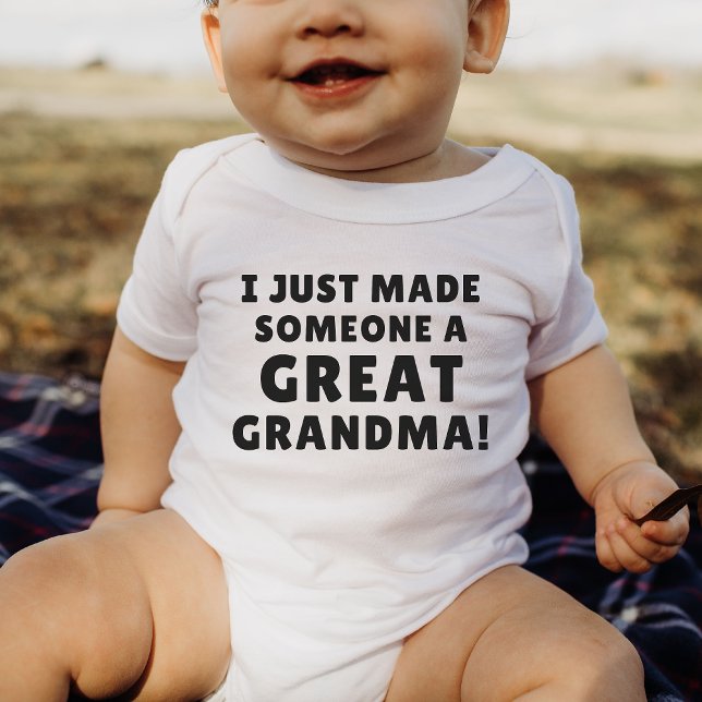 I Just Made Someone A Great Grandma Cute Baby Gift Baby Bodysuit (Creator Uploaded)
