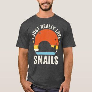 I Just Really Love Snails 80s Retro Vintage Sunset T-Shirt