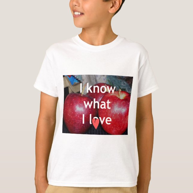 "I Know What I Love" – Apple-Themed Design T-Shirt (Front)