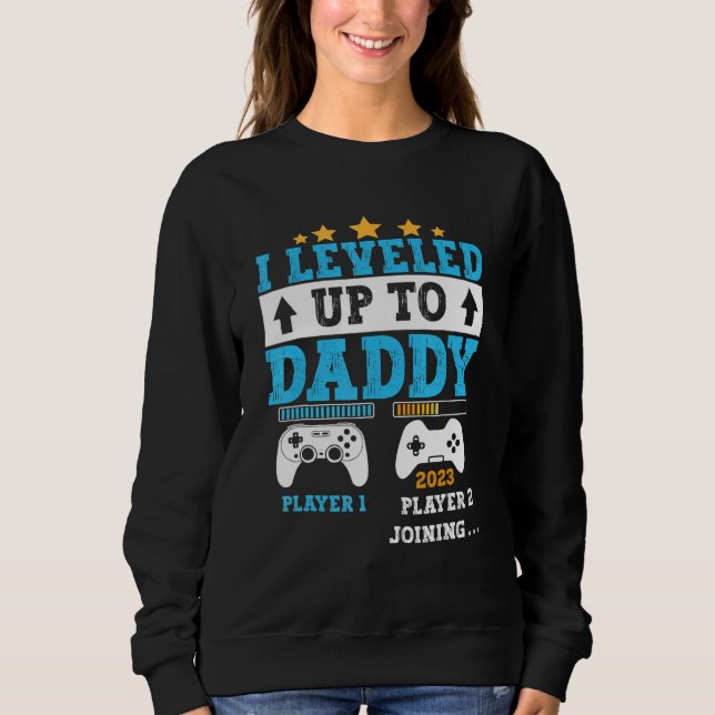 I Leveled Up To Daddy 2023  Soon To Be Dad 2023 Sweatshirt (Front)