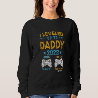 I Leveled Up To Daddy 2023  Soon To Be Dad 2023 Sweatshirt